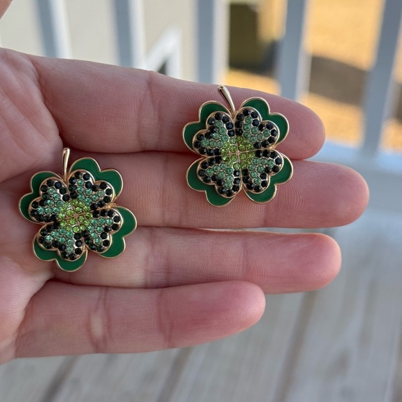 Gold Four-Leaf Clover Earrings โ A Symbol of Luck & Elegance ๐ - Picture 5 of 6